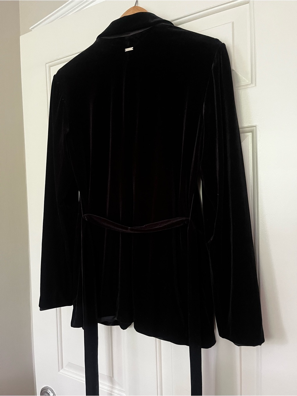 Armani Exchange Black Velvet Blazer with Notch Lapel - Picture 4 of 6